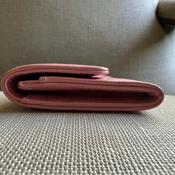 Chanel Camellia Card Holder second hand - Picture 3 of 14